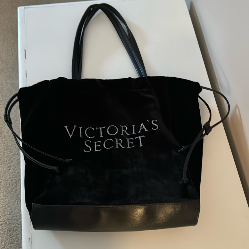 NWOT Victoria’s Secret velvet black button draw string option bag